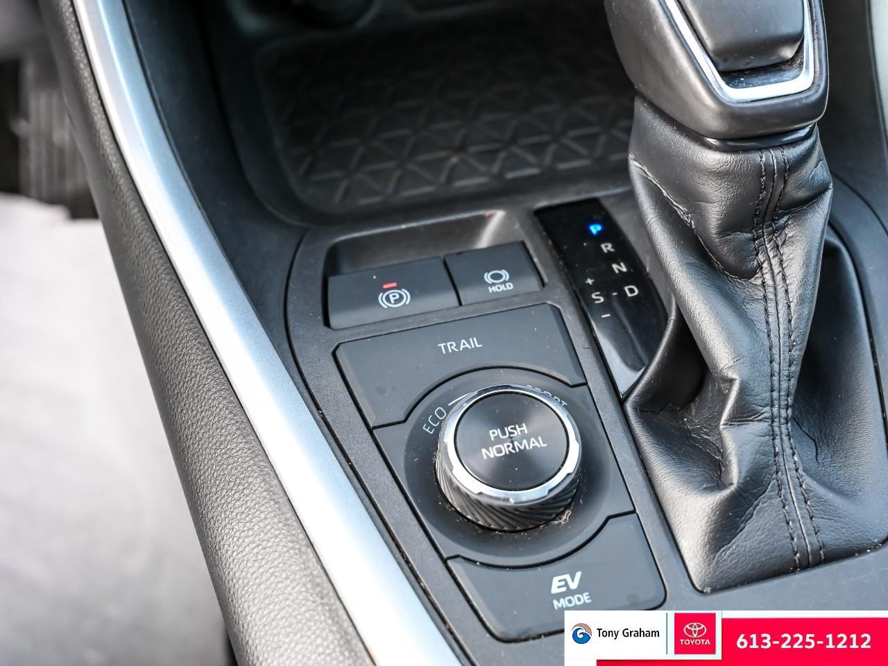 2023 Toyota RAV4 Hybrid XLE Photo