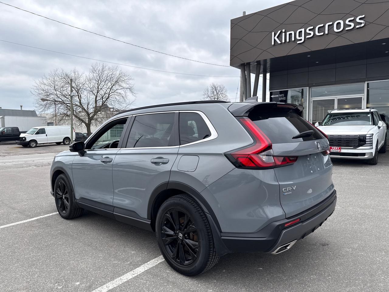 2023 Honda CR-V Hybrid Touring Photo2