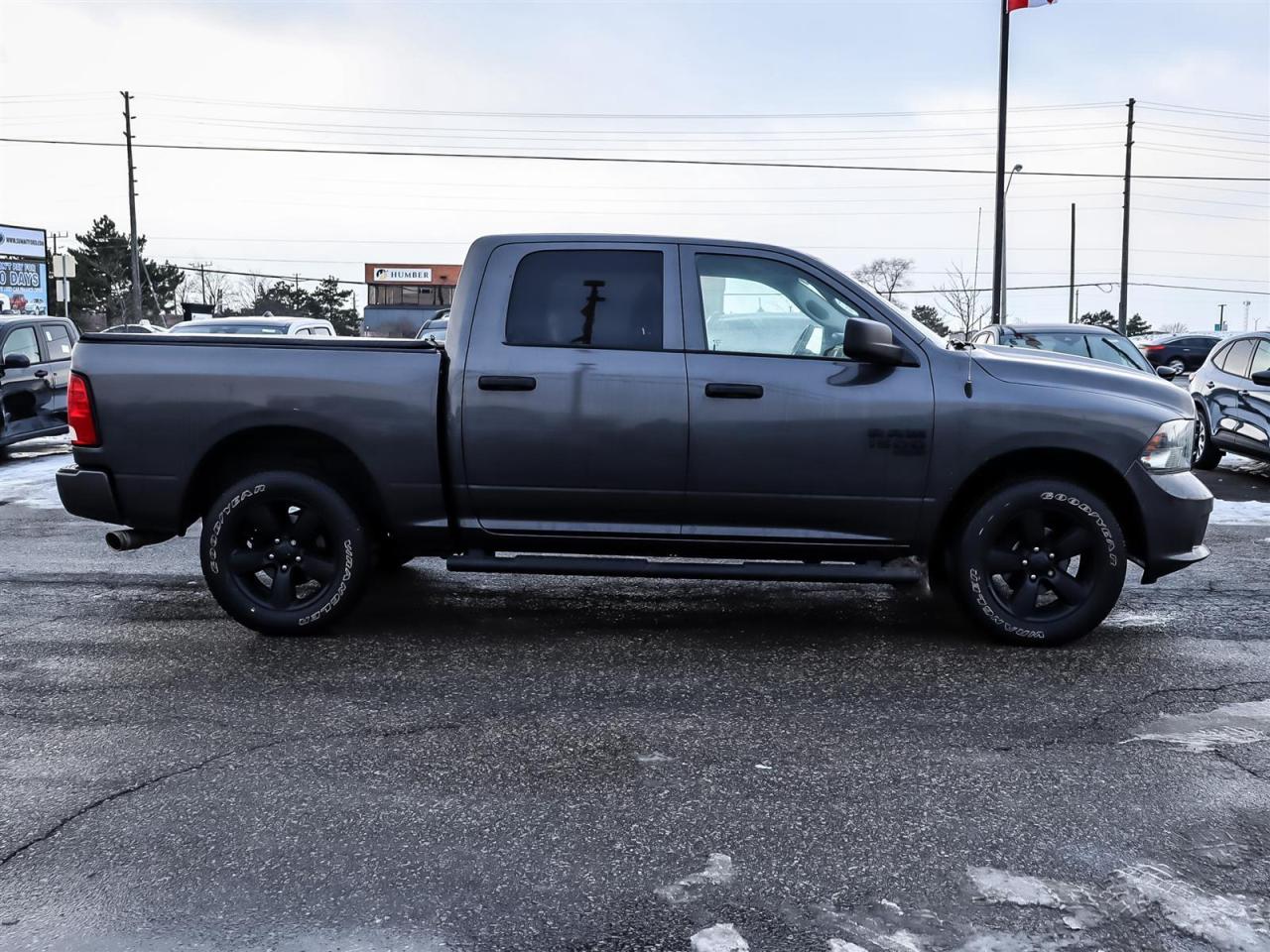 2022 RAM 1500 Classic TRADESMAN Photo3