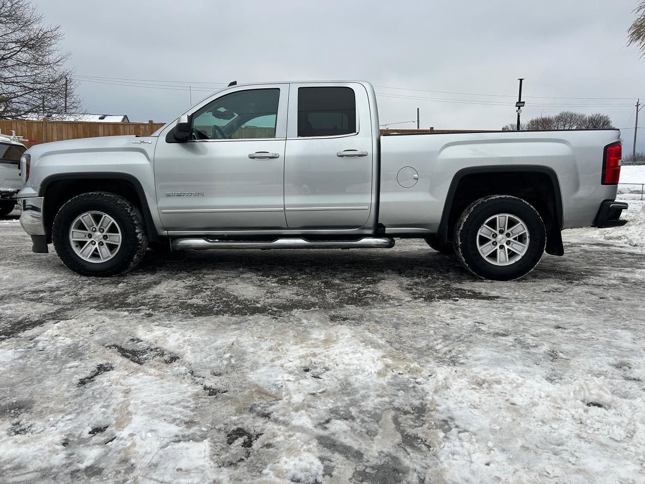 2017 GMC Sierra 1500 SLE Photo1