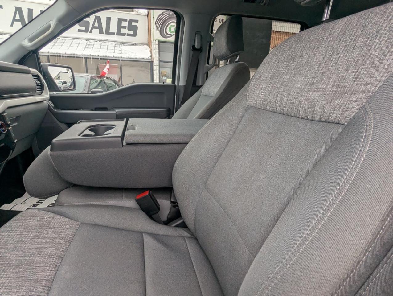 2022 Ford F-150 XLT SUPERCREW 4X4 WITH NAVIGATION!! Photo