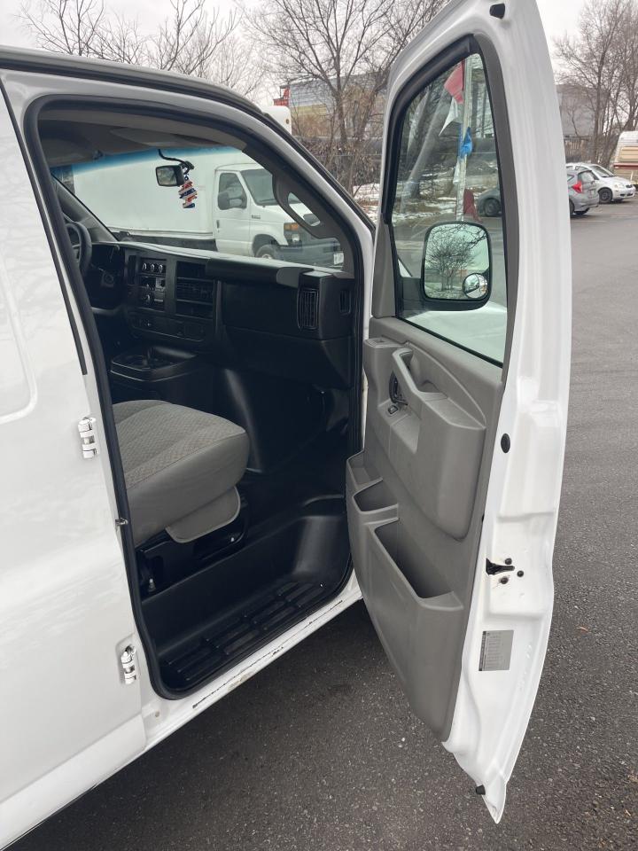 2016 Chevrolet Express Cargo Van NO WINDOWS ALL AROUND    REVERSE CAMERA Photo