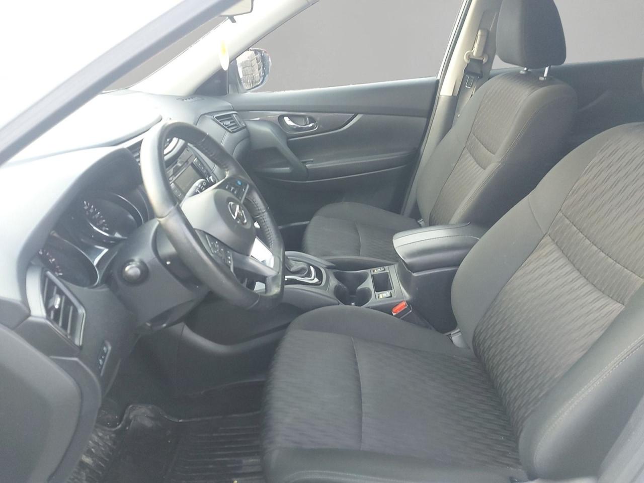 2020 Nissan Rogue SV Photo