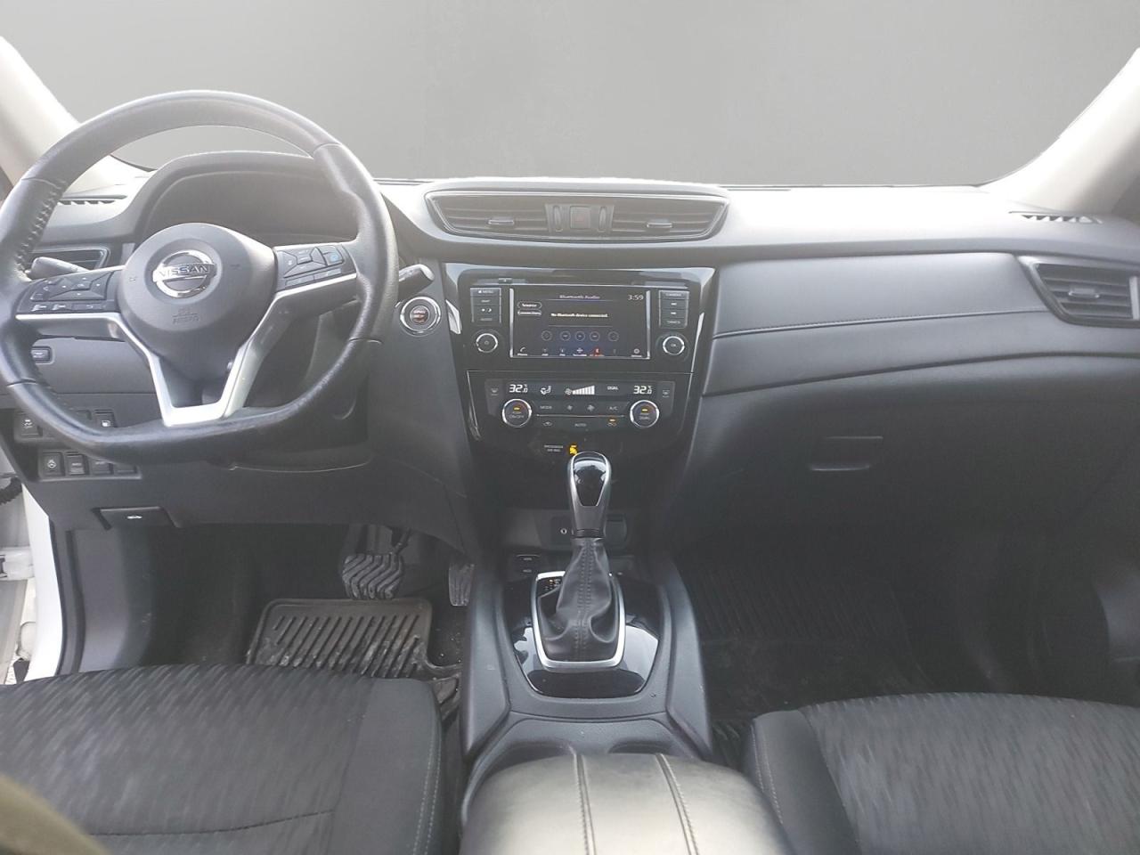 2020 Nissan Rogue SV Photo