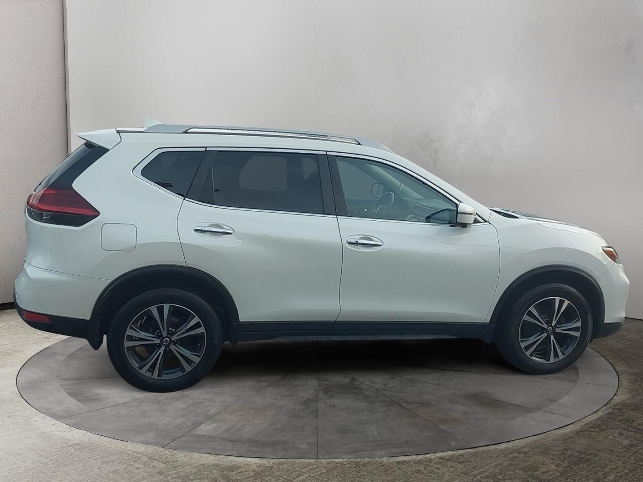 2020 Nissan Rogue SV Photo