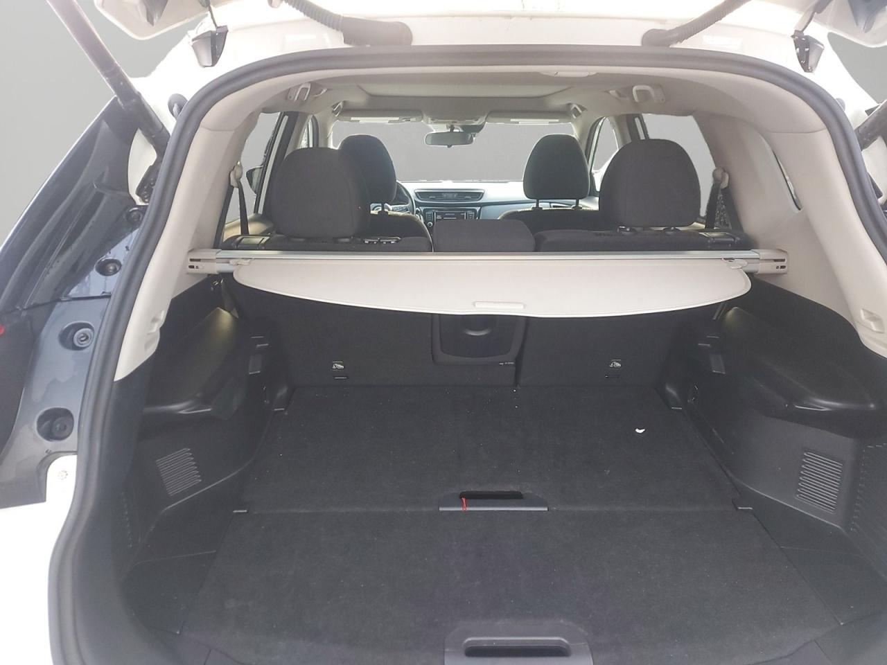 2020 Nissan Rogue SV Photo