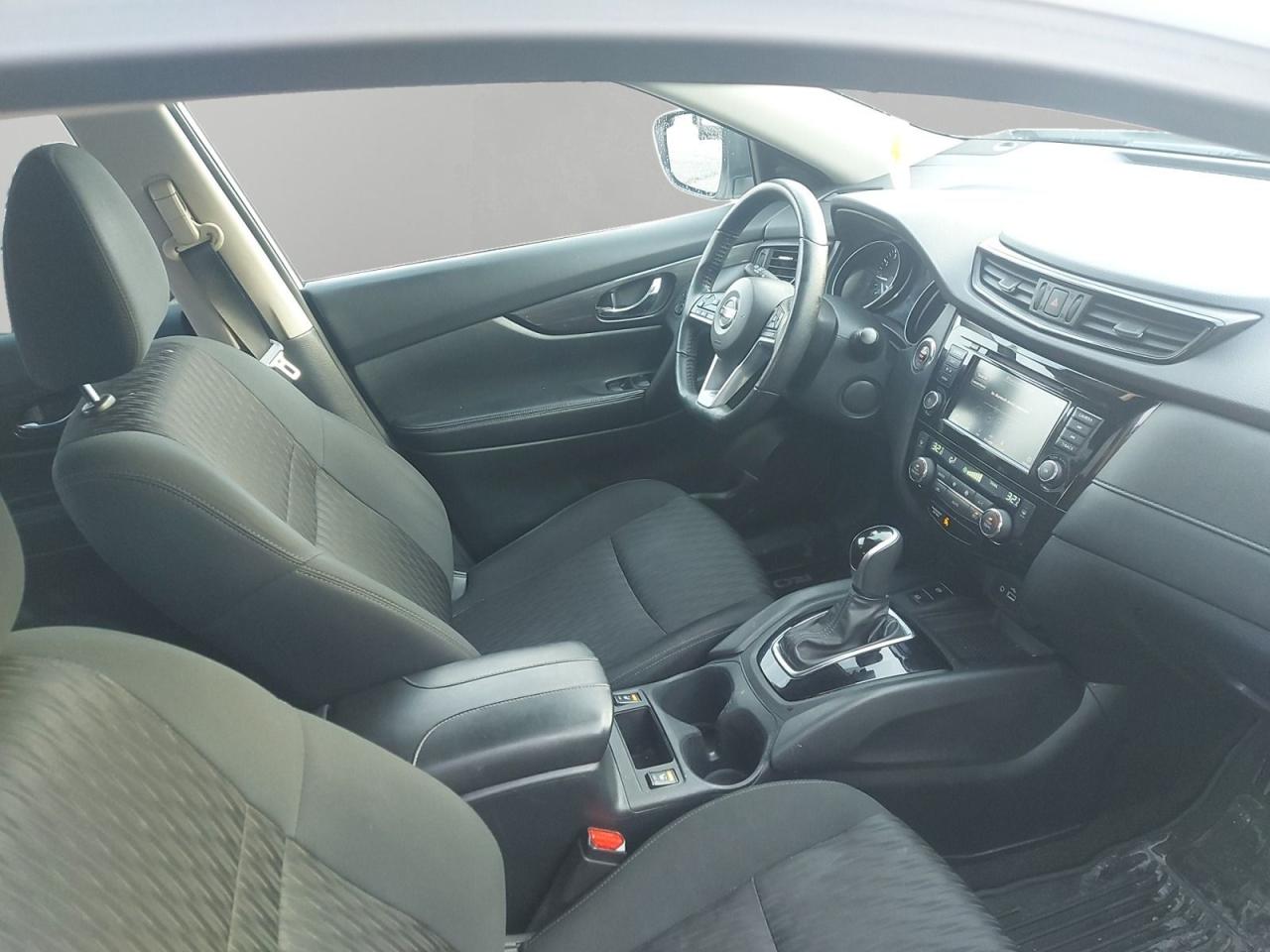 2020 Nissan Rogue SV Photo