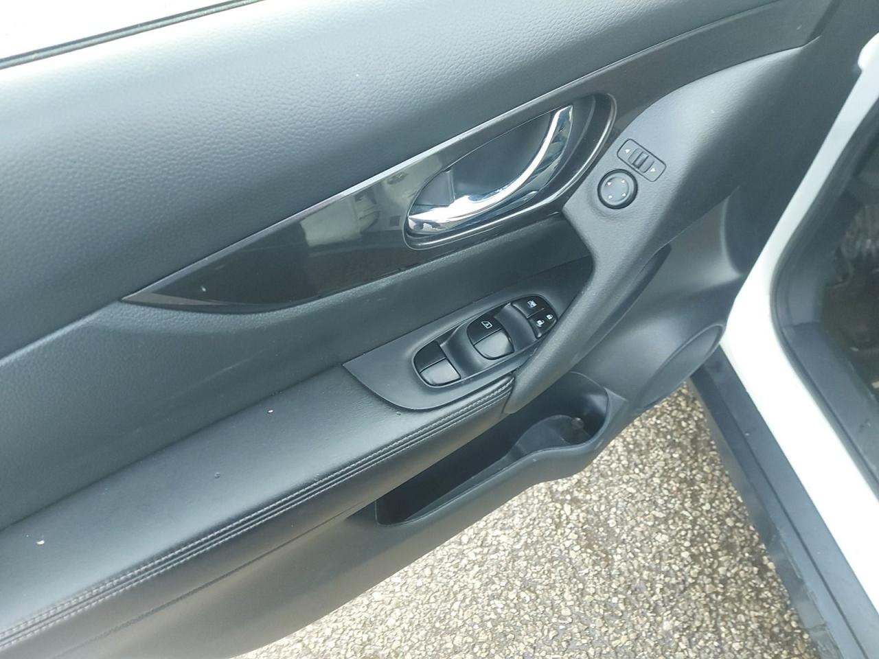 2020 Nissan Rogue SV Photo