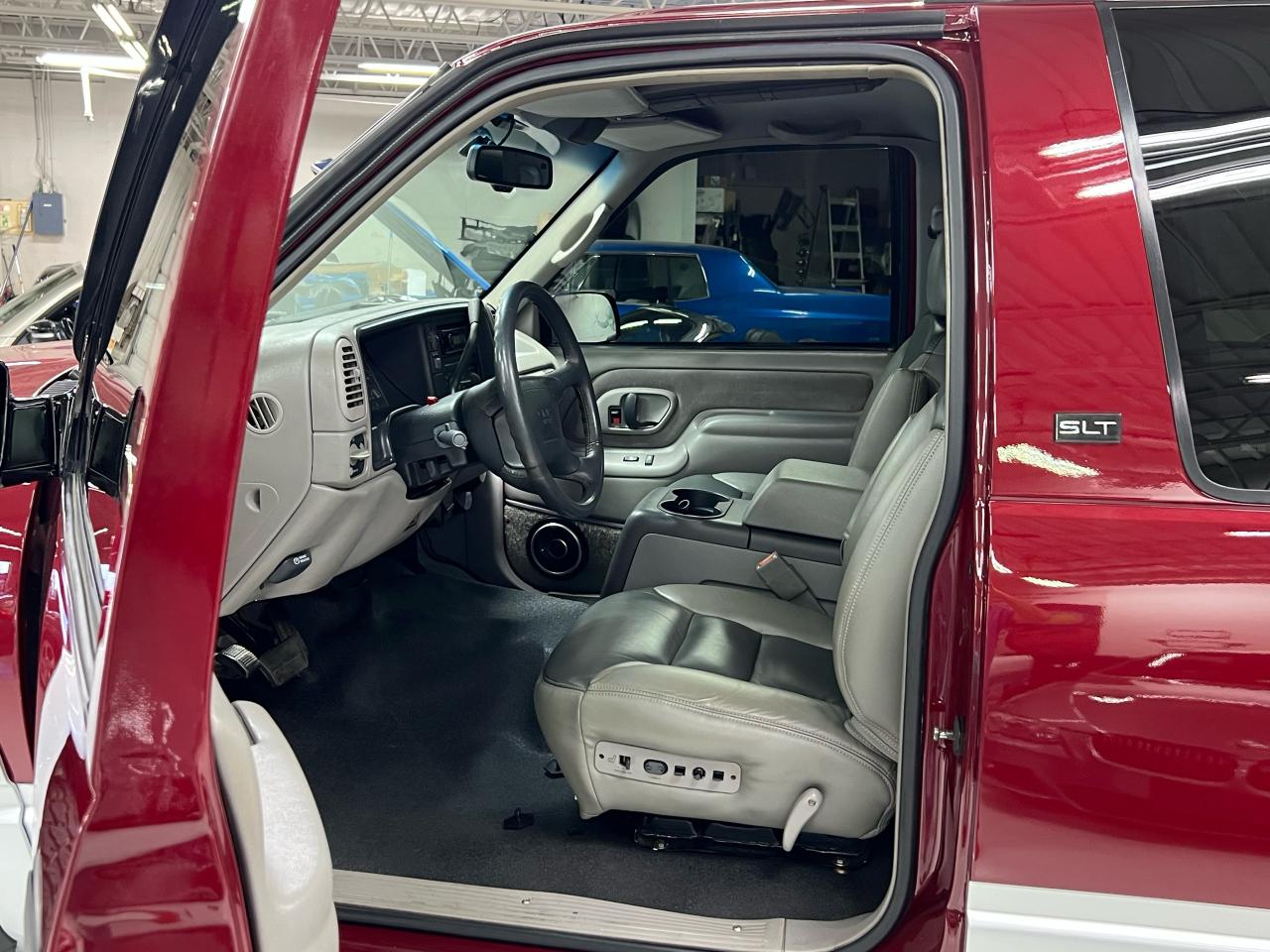 1996 GMC Yukon SLT 6.0 LS FRAME OFF Resto-Mod Photo