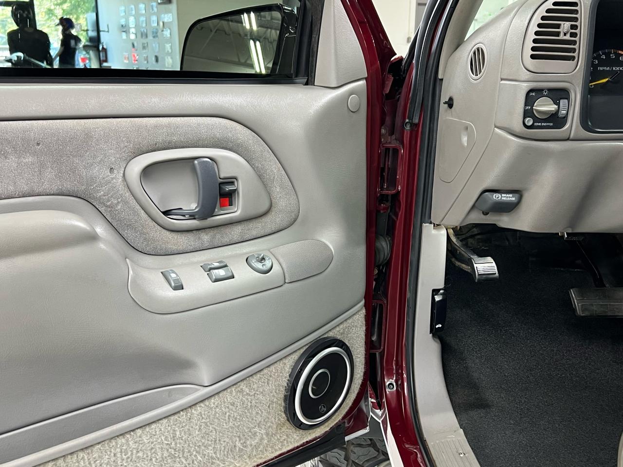 1996 GMC Yukon SLT 6.0 LS FRAME OFF Resto-Mod Photo