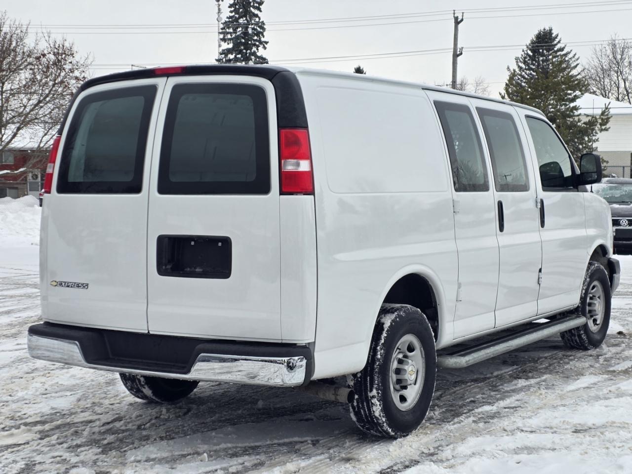 2024 Chevrolet Express 2500 Cargo RWD, 135" Photo