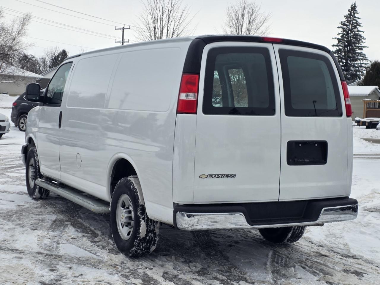 2024 Chevrolet Express 2500 Cargo Photo