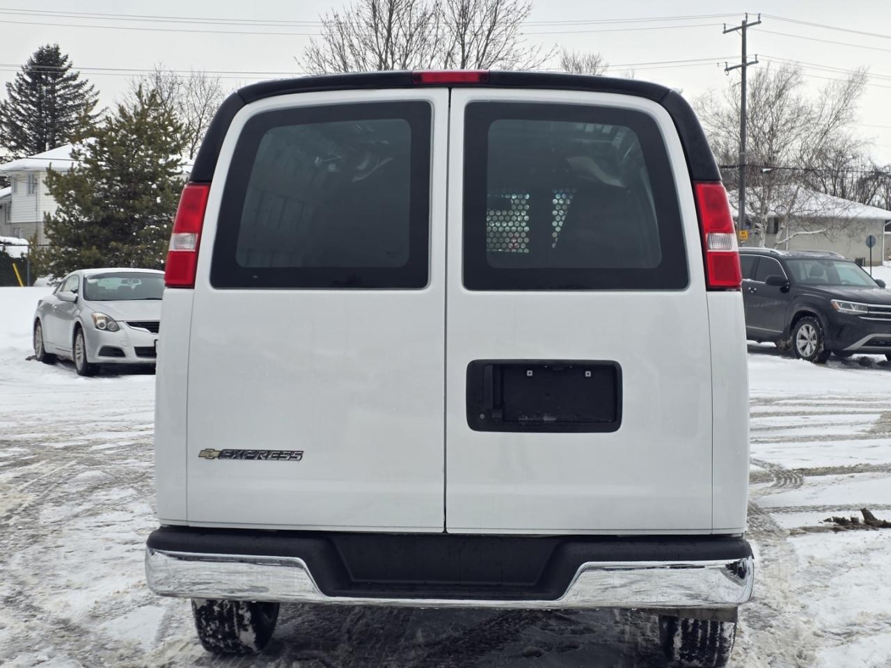 2024 Chevrolet Express 2500 Cargo RWD, 135" Photo