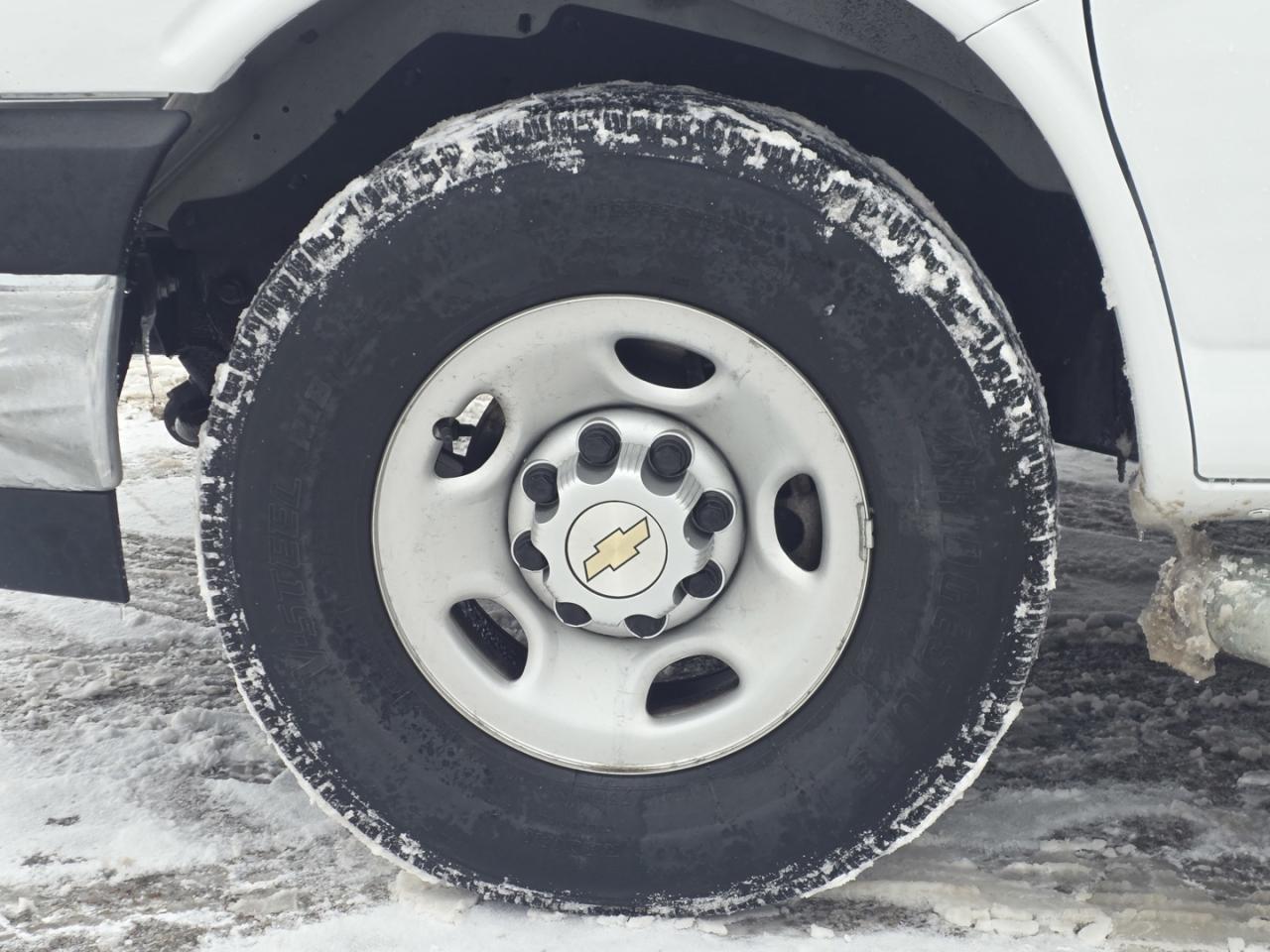 2024 Chevrolet Express 2500 Cargo Photo