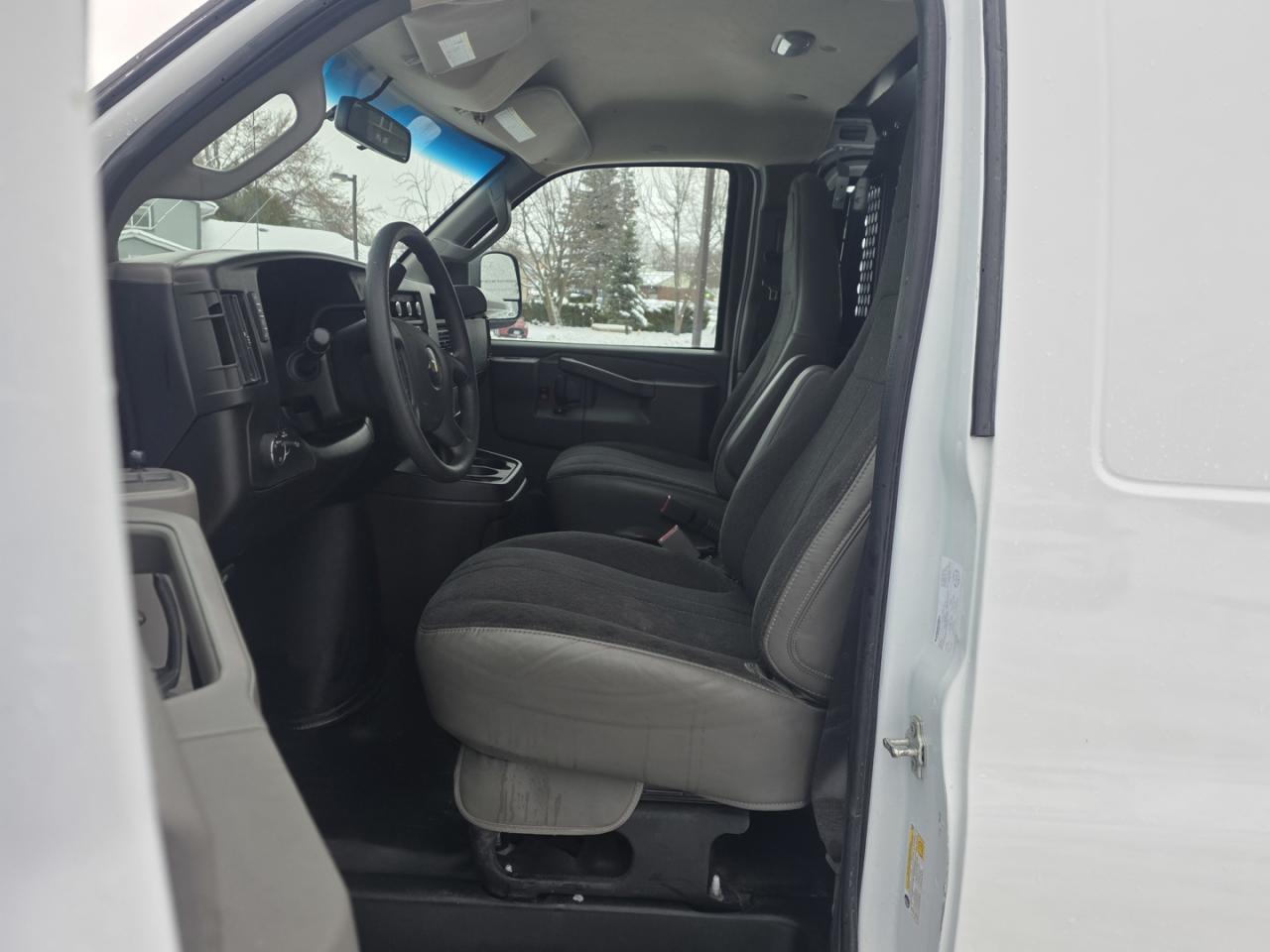 2024 Chevrolet Express 2500 Cargo RWD, 135" Photo