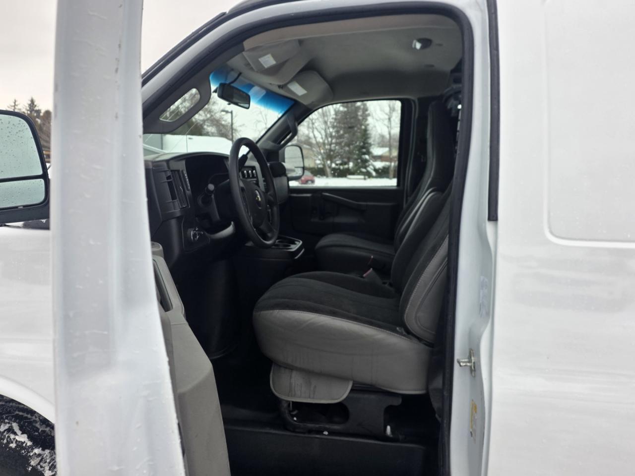 2024 Chevrolet Express 2500 Cargo Photo