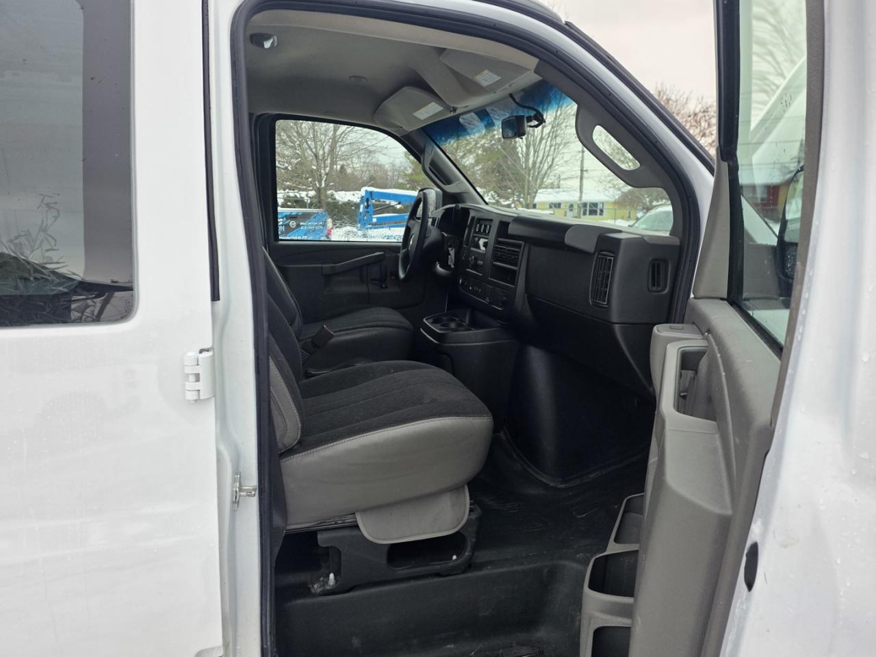 2024 Chevrolet Express 2500 Cargo RWD, 135" Photo