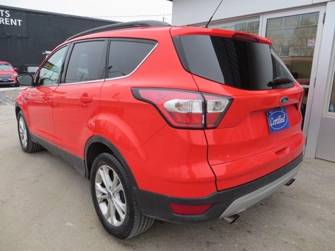 2018 Ford Escape CERTIFIED, 4WD, HEATED SEATS, REAR CAMERA, B-TOOTH Photo4