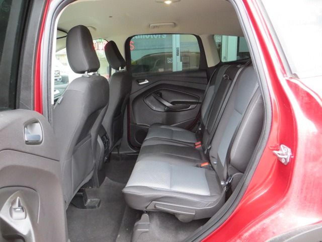 2018 Ford Escape CERTIFIED, 4WD, HEATED SEATS, REAR CAMERA, B-TOOTH Photo