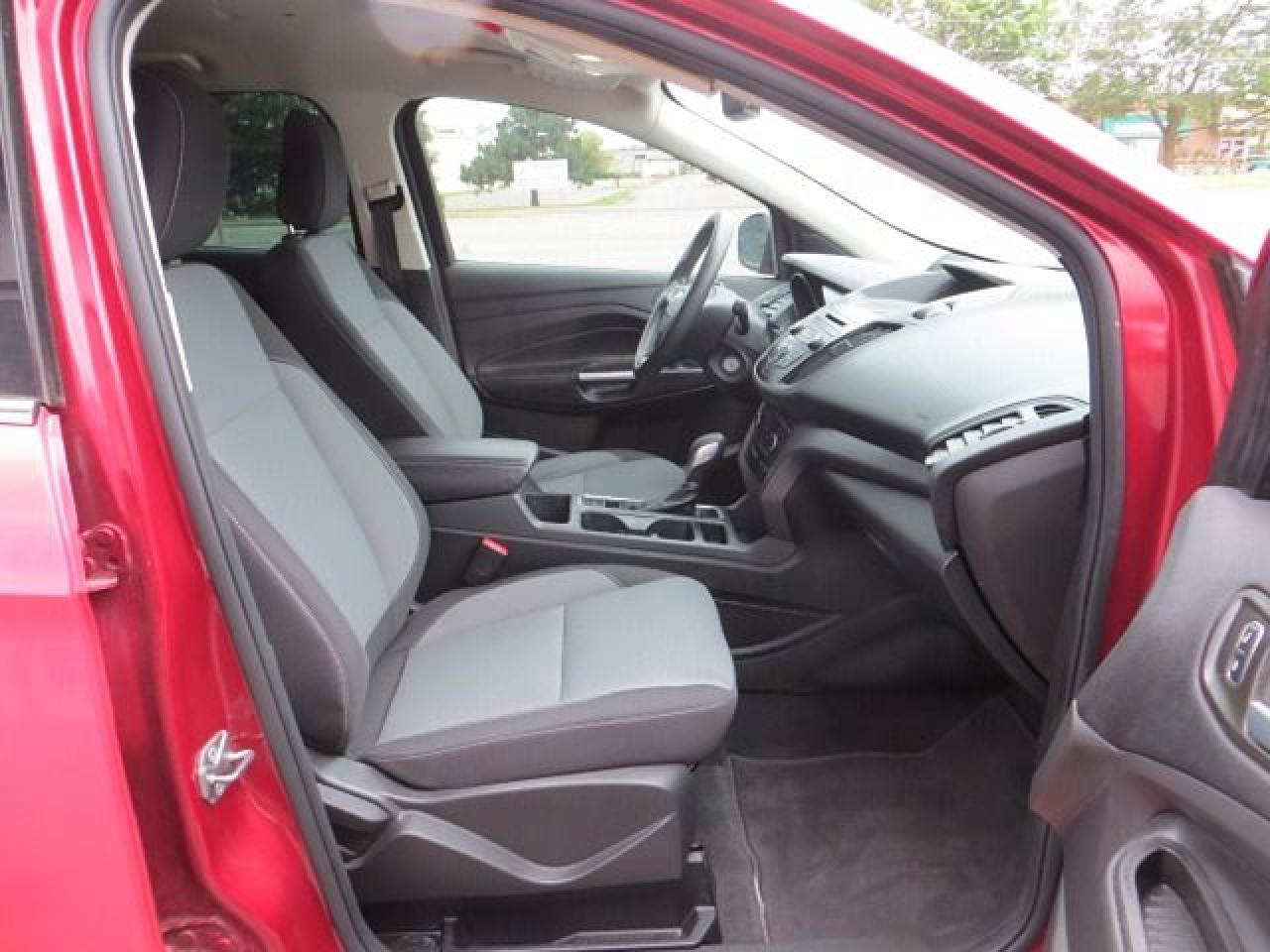 2018 Ford Escape CERTIFIED, 4WD, HEATED SEATS, REAR CAMERA, B-TOOTH Photo