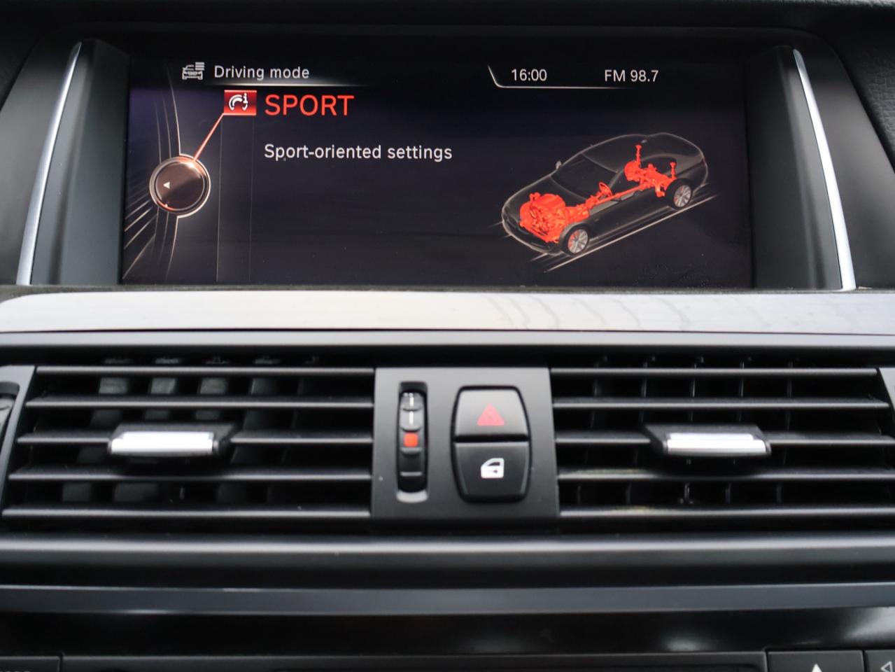 2016 BMW 5 Series 528i XDRIVE CERTIFIED NAV BLUETOOTH LEATHER HEATED SEATS SUNROOF CRUISE ALLOYS Photo