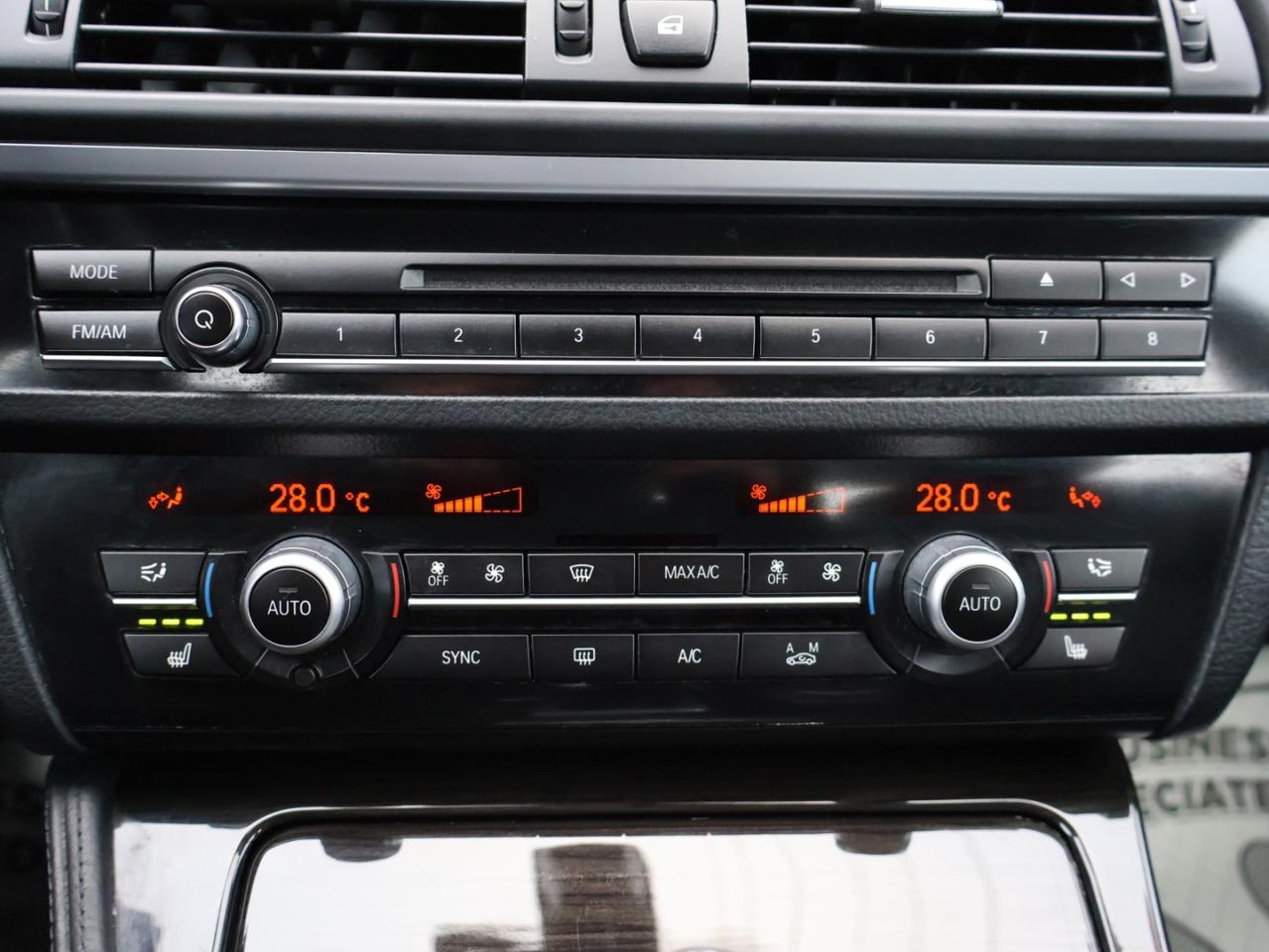 2016 BMW 5 Series 528i XDRIVE CERTIFIED NAV BLUETOOTH LEATHER HEATED SEATS SUNROOF CRUISE ALLOYS Photo