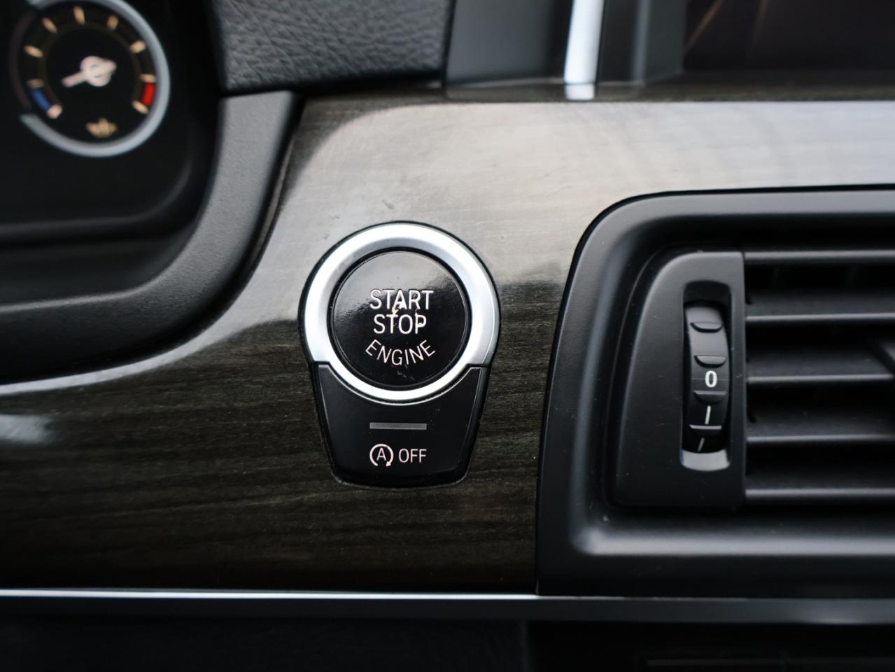 2016 BMW 5 Series 528i XDRIVE CERTIFIED NAV BLUETOOTH LEATHER HEATED SEATS SUNROOF CRUISE ALLOYS Photo