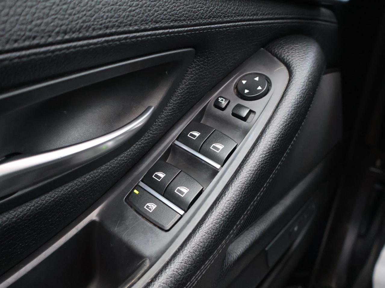 2016 BMW 5 Series 528i XDRIVE CERTIFIED NAV BLUETOOTH LEATHER HEATED SEATS SUNROOF CRUISE ALLOYS Photo