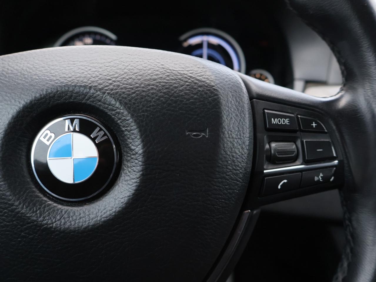 2016 BMW 5 Series 528i XDRIVE CERTIFIED NAV BLUETOOTH LEATHER HEATED SEATS SUNROOF CRUISE ALLOYS Photo