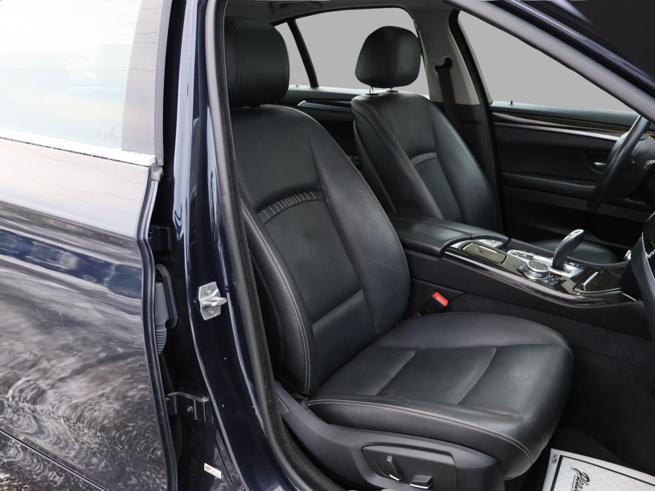 2016 BMW 5 Series 528i XDRIVE CERTIFIED NAV BLUETOOTH LEATHER HEATED SEATS SUNROOF CRUISE ALLOYS Photo