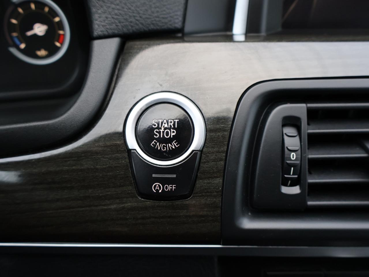 2016 BMW 5 Series 528i XDRIVE CERTIFIED NAV BLUETOOTH LEATHER HEATED SEATS SUNROOF CRUISE ALLOYS Photo