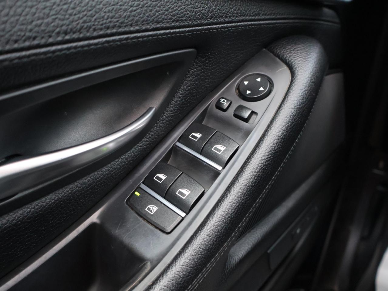 2016 BMW 5 Series 528i XDRIVE CERTIFIED NAV BLUETOOTH LEATHER HEATED SEATS SUNROOF CRUISE ALLOYS Photo