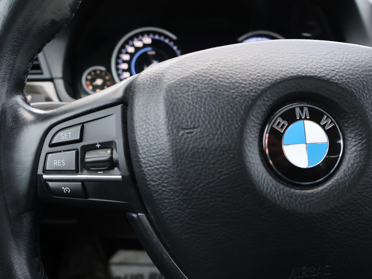 2016 BMW 5 Series 528i XDRIVE CERTIFIED NAV BLUETOOTH LEATHER HEATED SEATS SUNROOF CRUISE ALLOYS Photo