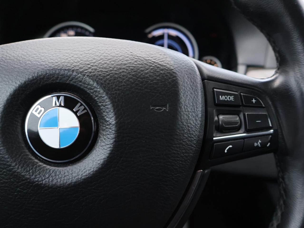 2016 BMW 5 Series 528i XDRIVE CERTIFIED NAV BLUETOOTH LEATHER HEATED SEATS SUNROOF CRUISE ALLOYS Photo