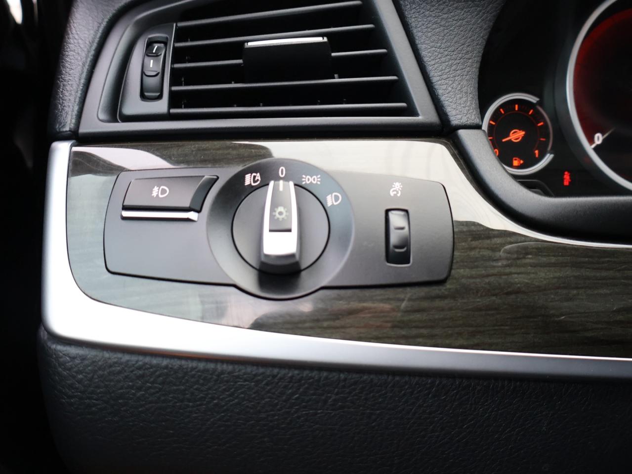 2016 BMW 5 Series 528i XDRIVE CERTIFIED NAV BLUETOOTH LEATHER HEATED SEATS SUNROOF CRUISE ALLOYS Photo