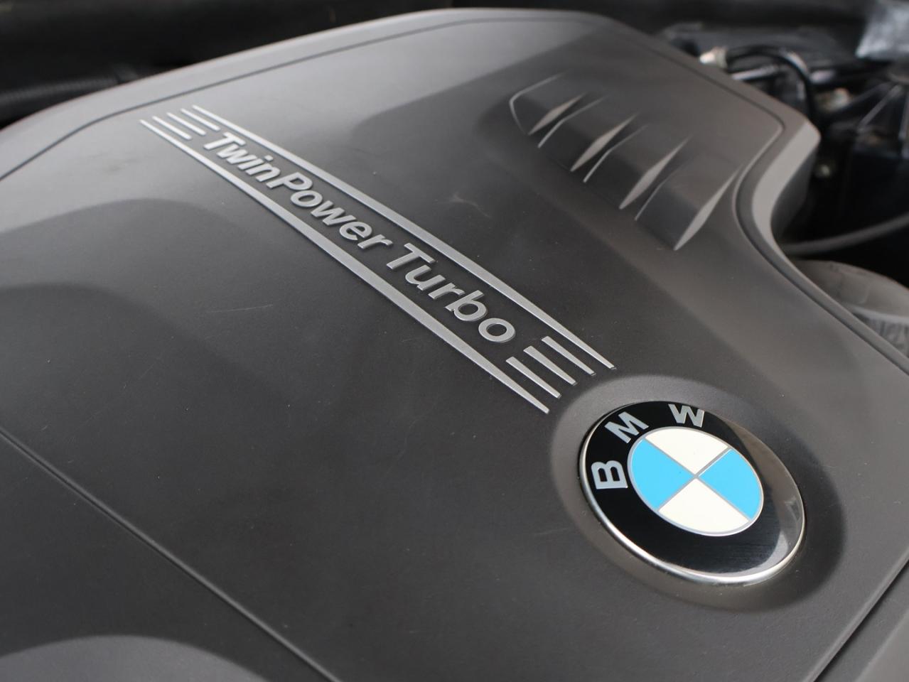 2016 BMW 5 Series 528i XDRIVE CERTIFIED NAV BLUETOOTH LEATHER HEATED SEATS SUNROOF CRUISE ALLOYS Photo