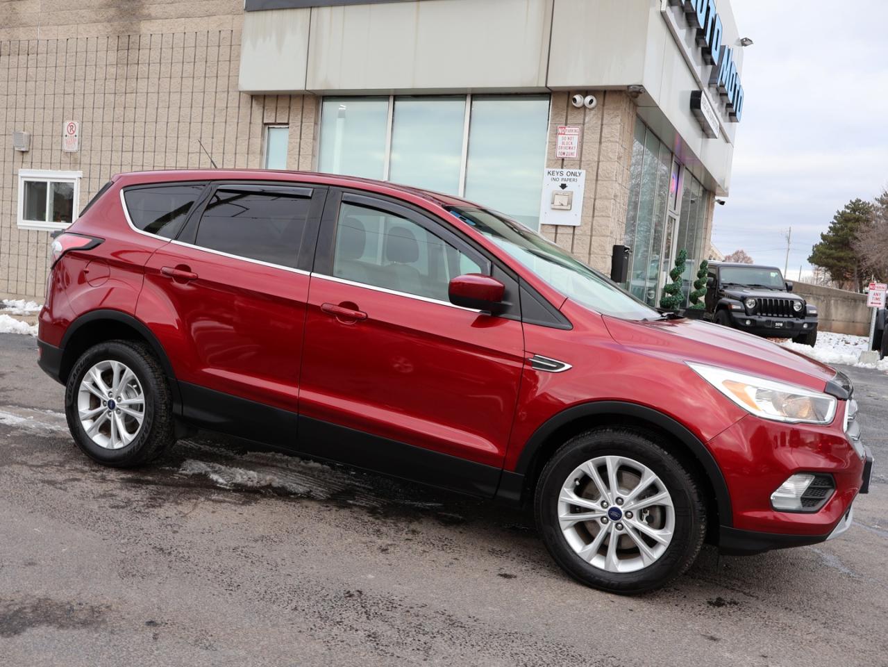 2017 Ford Escape SE CERTIFIED *ACCIDENT FREE*SERVCIE RECORDS* CAMERA BLUETOOTH HEATED SEATS CRUISE ALLOYS Photo