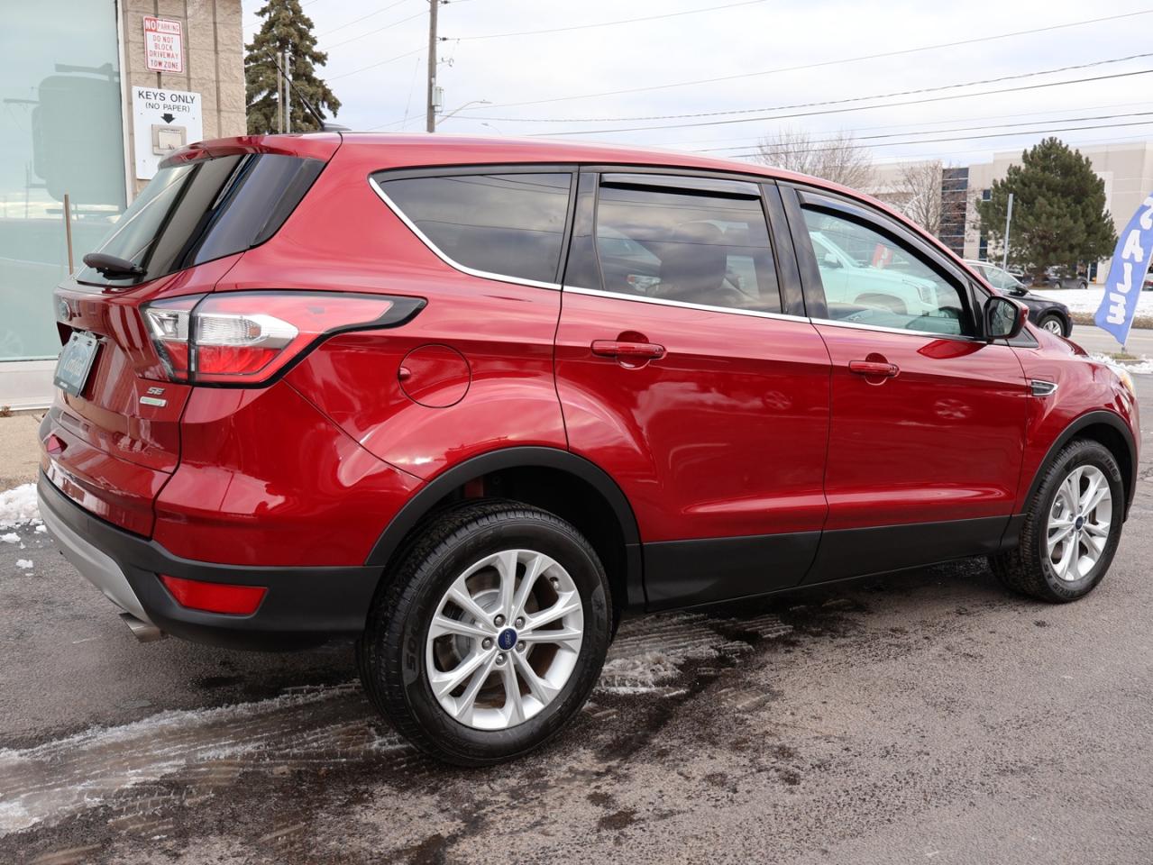 2017 Ford Escape SE CERTIFIED *ACCIDENT FREE*SERVCIE RECORDS* CAMERA BLUETOOTH HEATED SEATS CRUISE ALLOYS Photo