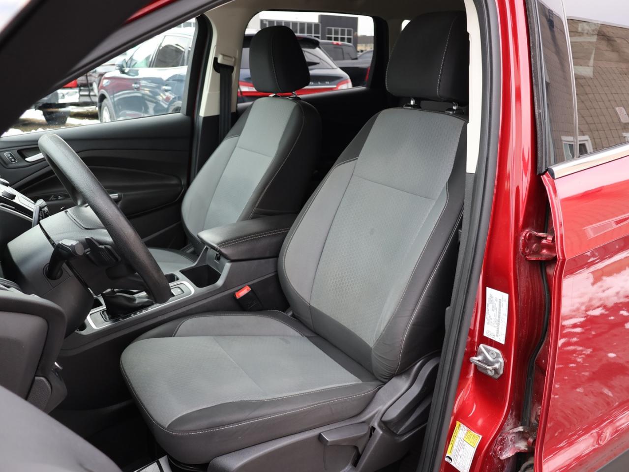 2017 Ford Escape SE CERTIFIED *ACCIDENT FREE*SERVCIE RECORDS* CAMERA BLUETOOTH HEATED SEATS CRUISE ALLOYS Photo