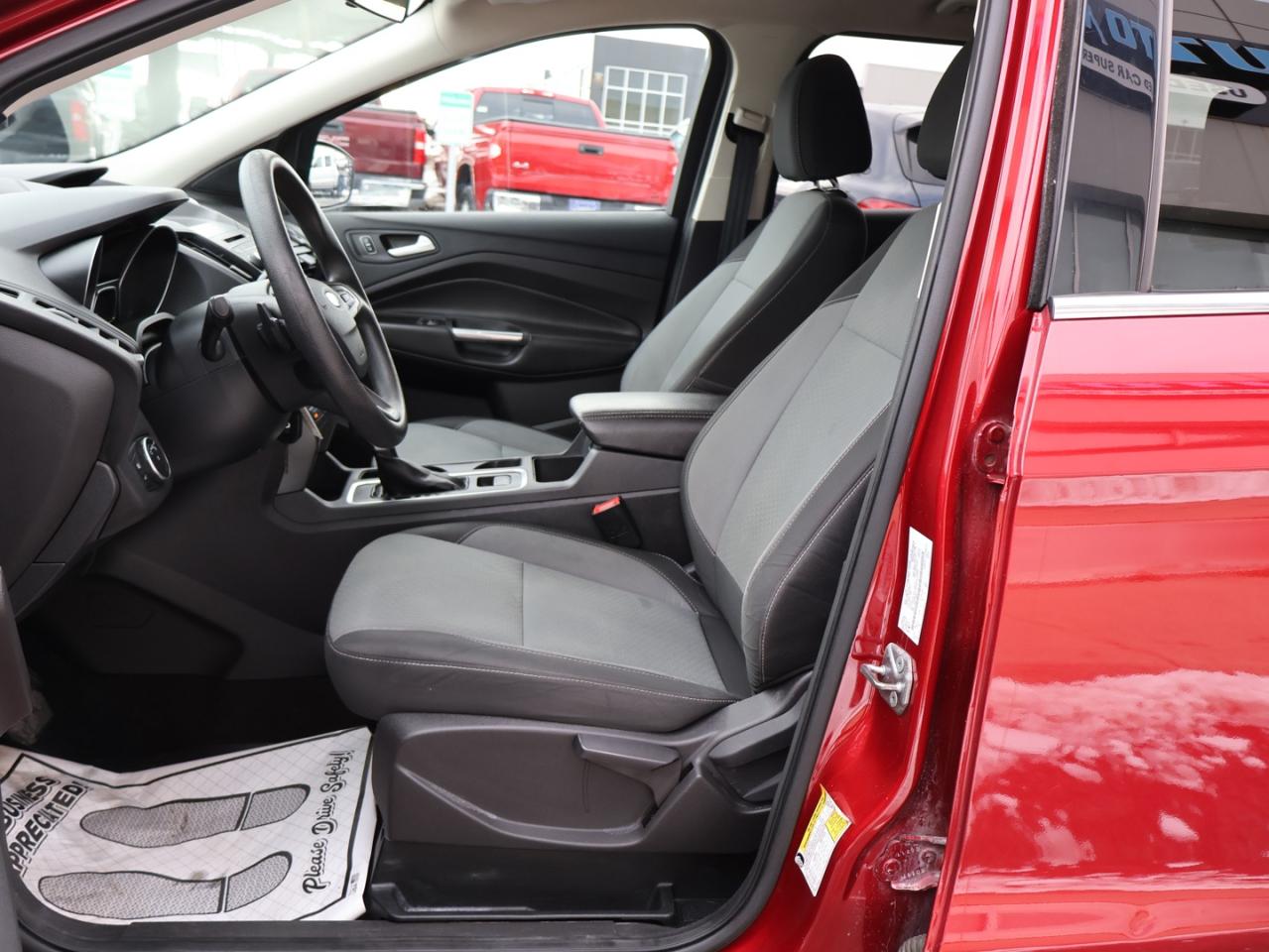 2017 Ford Escape SE CERTIFIED *ACCIDENT FREE*SERVCIE RECORDS* CAMERA BLUETOOTH HEATED SEATS CRUISE ALLOYS Photo