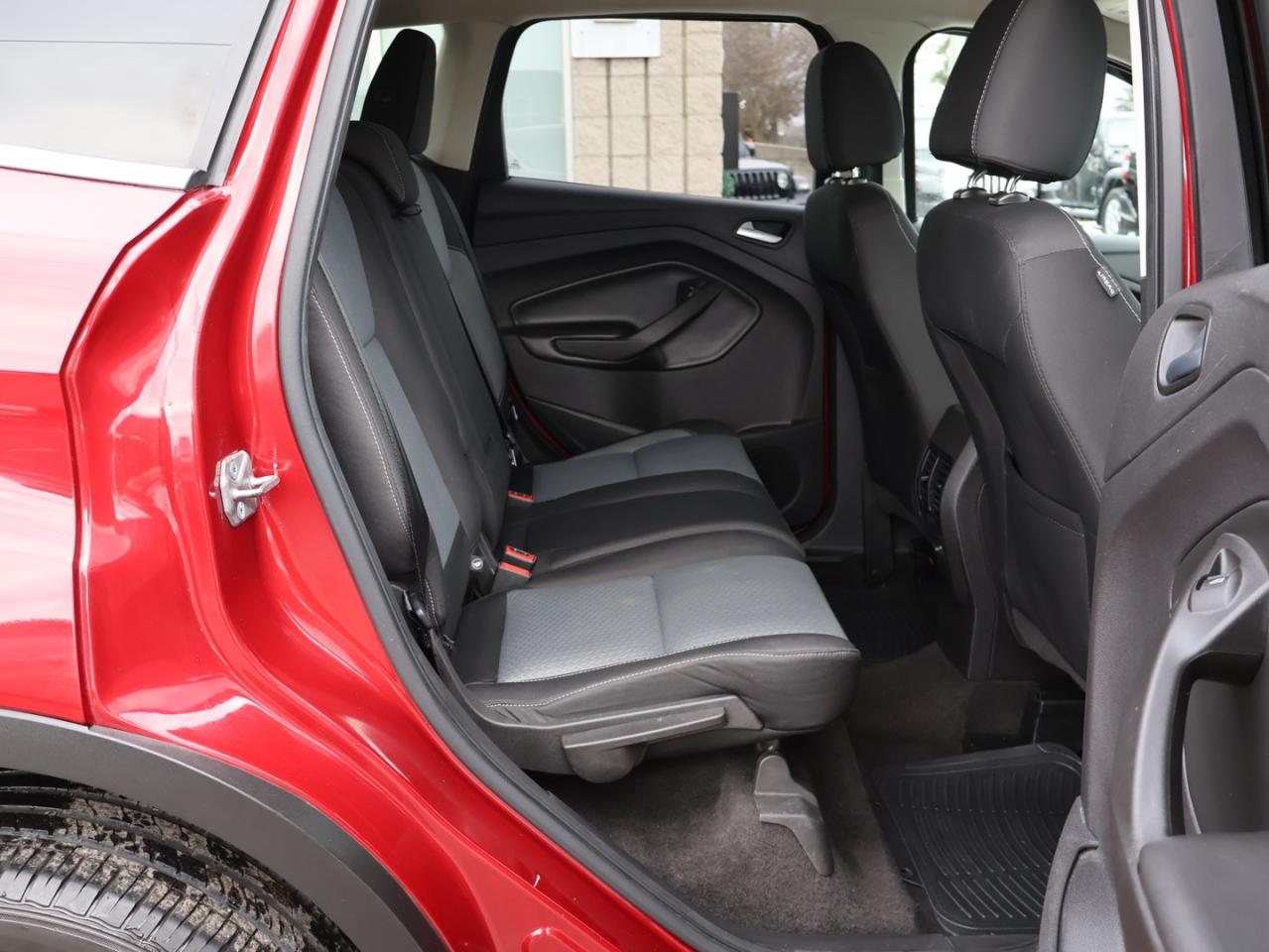 2017 Ford Escape SE CERTIFIED *ACCIDENT FREE*SERVCIE RECORDS* CAMERA BLUETOOTH HEATED SEATS CRUISE ALLOYS Photo