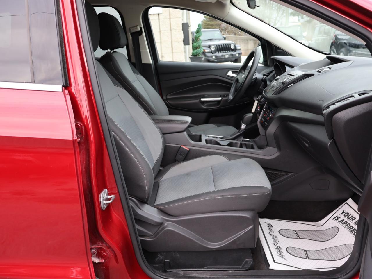 2017 Ford Escape SE CERTIFIED *ACCIDENT FREE*SERVCIE RECORDS* CAMERA BLUETOOTH HEATED SEATS CRUISE ALLOYS Photo