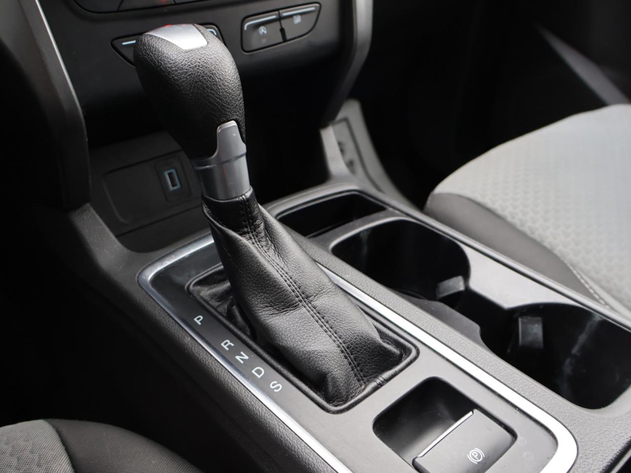 2017 Ford Escape SE CERTIFIED *ACCIDENT FREE*SERVCIE RECORDS* CAMERA BLUETOOTH HEATED SEATS CRUISE ALLOYS Photo