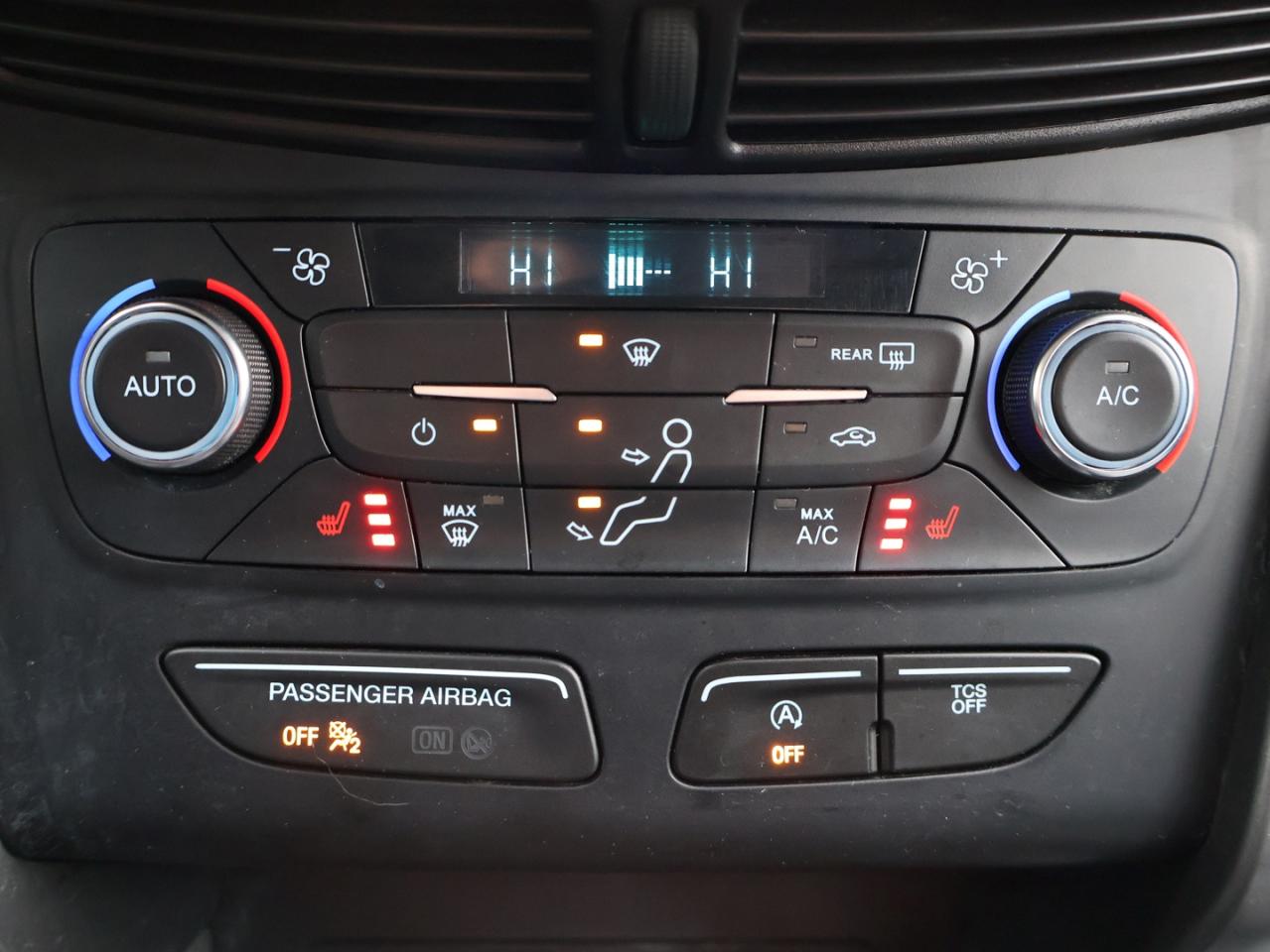 2017 Ford Escape SE CERTIFIED *ACCIDENT FREE*SERVCIE RECORDS* CAMERA BLUETOOTH HEATED SEATS CRUISE ALLOYS Photo