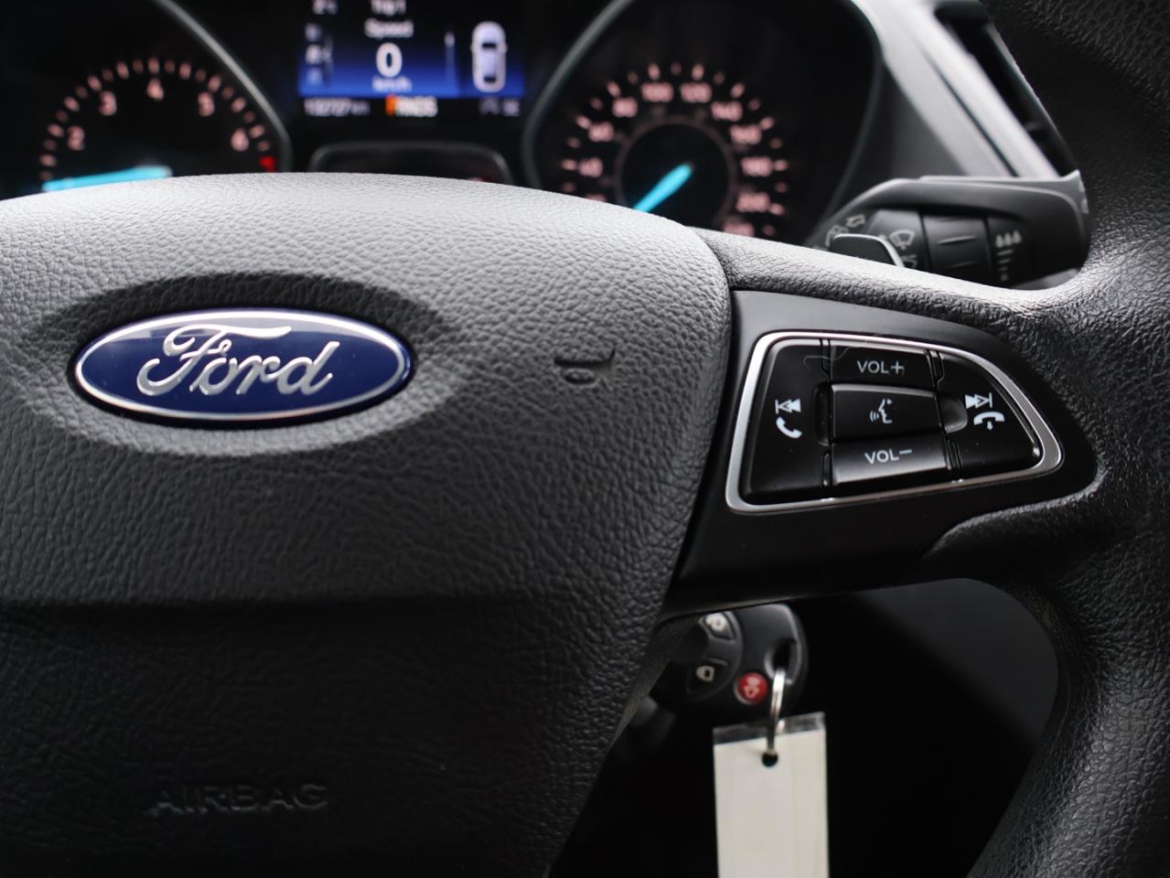 2017 Ford Escape SE CERTIFIED *ACCIDENT FREE*SERVCIE RECORDS* CAMERA BLUETOOTH HEATED SEATS CRUISE ALLOYS Photo