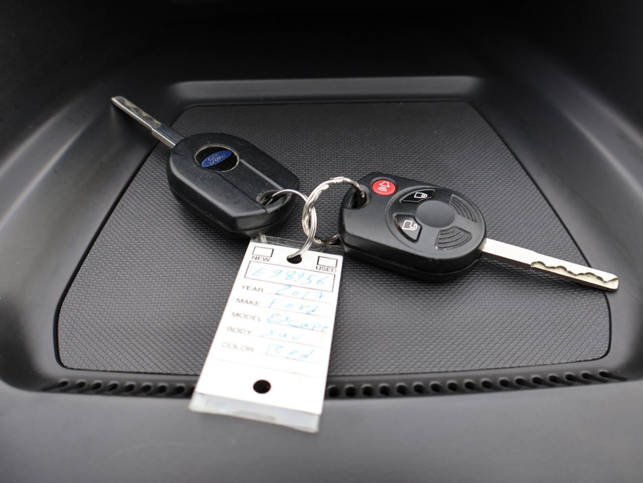 2017 Ford Escape SE CERTIFIED *ACCIDENT FREE*SERVCIE RECORDS* CAMERA BLUETOOTH HEATED SEATS CRUISE ALLOYS Photo