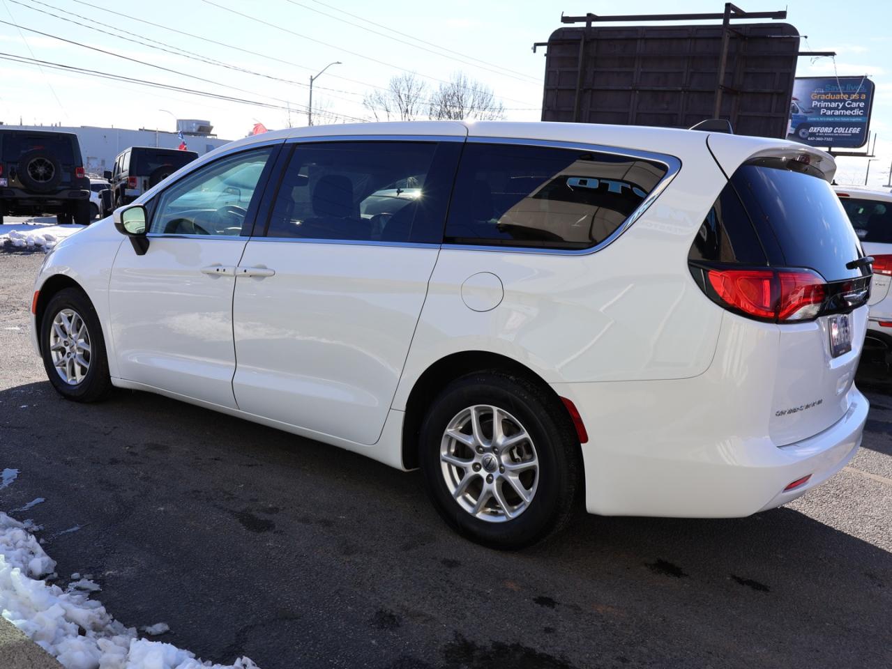 2022 Chrysler Pacifica TOURING  CERTIFIED *ACCIDENT FREE* CAMERA BLUETOOTH CRUISE ALLOYS Photo4
