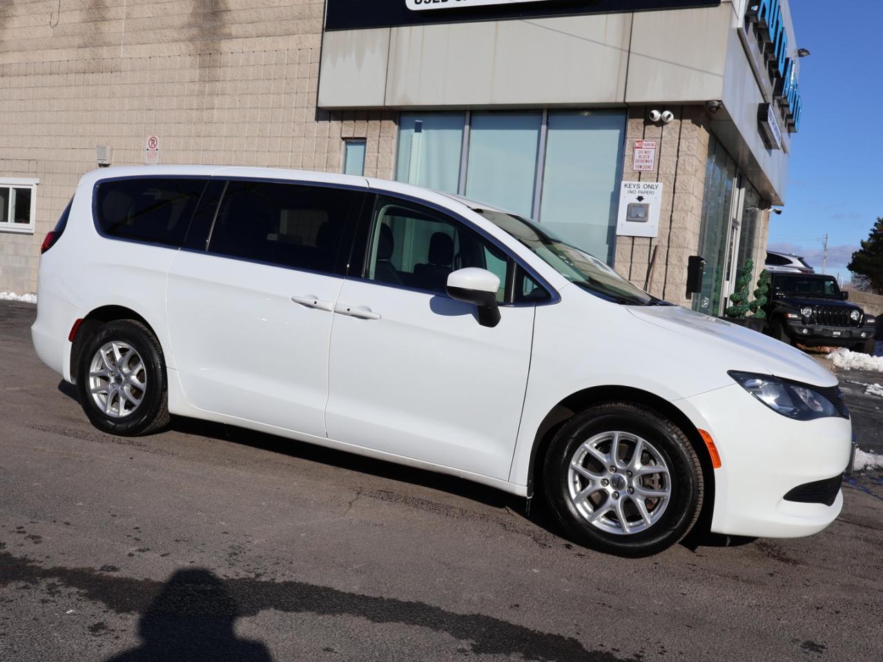 2022 Chrysler Pacifica TOURING  CERTIFIED *ACCIDENT FREE* CAMERA BLUETOOTH CRUISE ALLOYS Photo