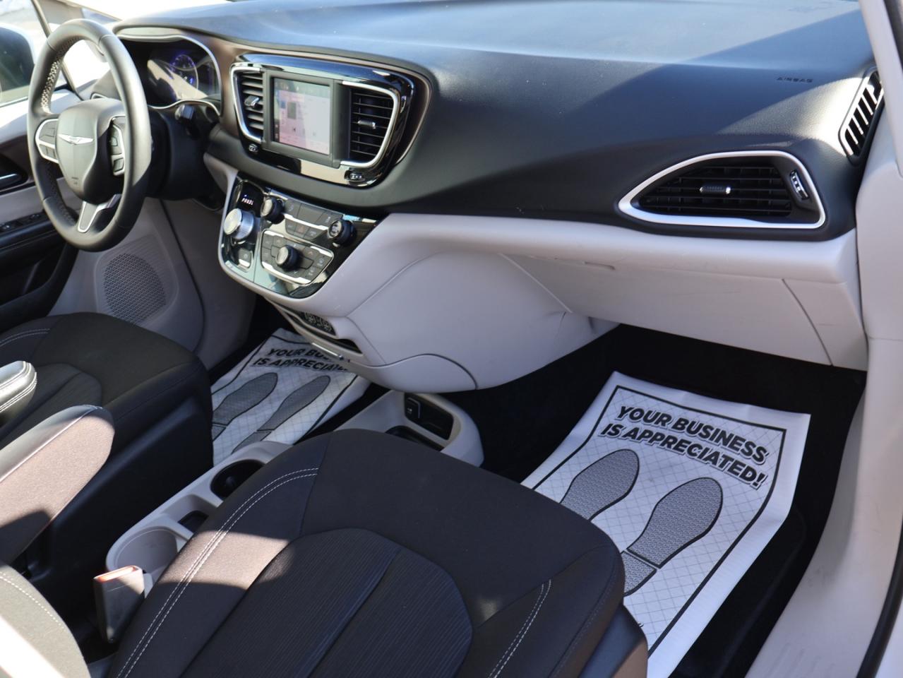 2022 Chrysler Pacifica TOURING  CERTIFIED *ACCIDENT FREE* CAMERA BLUETOOTH CRUISE ALLOYS Photo