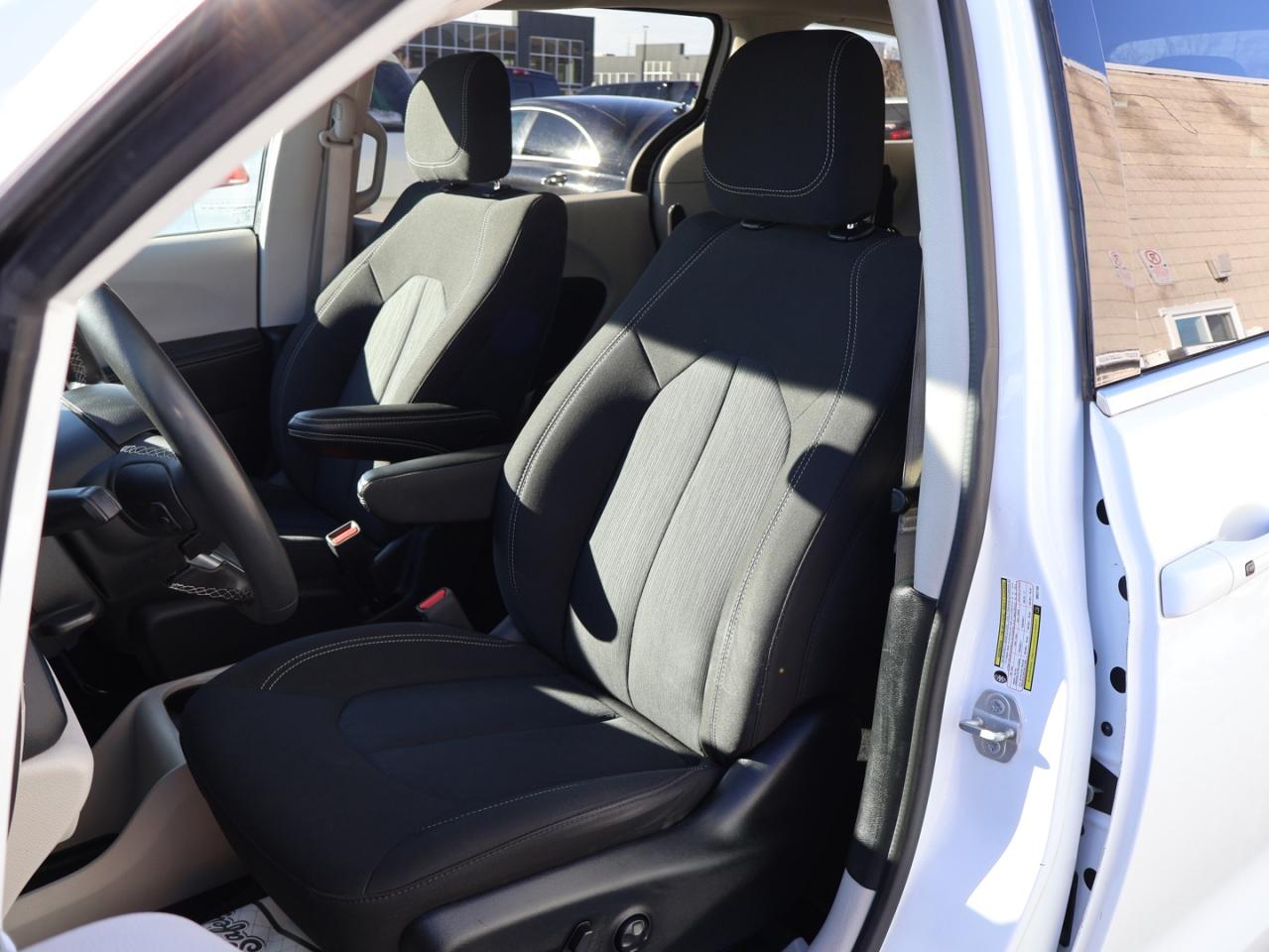 2022 Chrysler Pacifica TOURING  CERTIFIED *ACCIDENT FREE* CAMERA BLUETOOTH CRUISE ALLOYS Photo